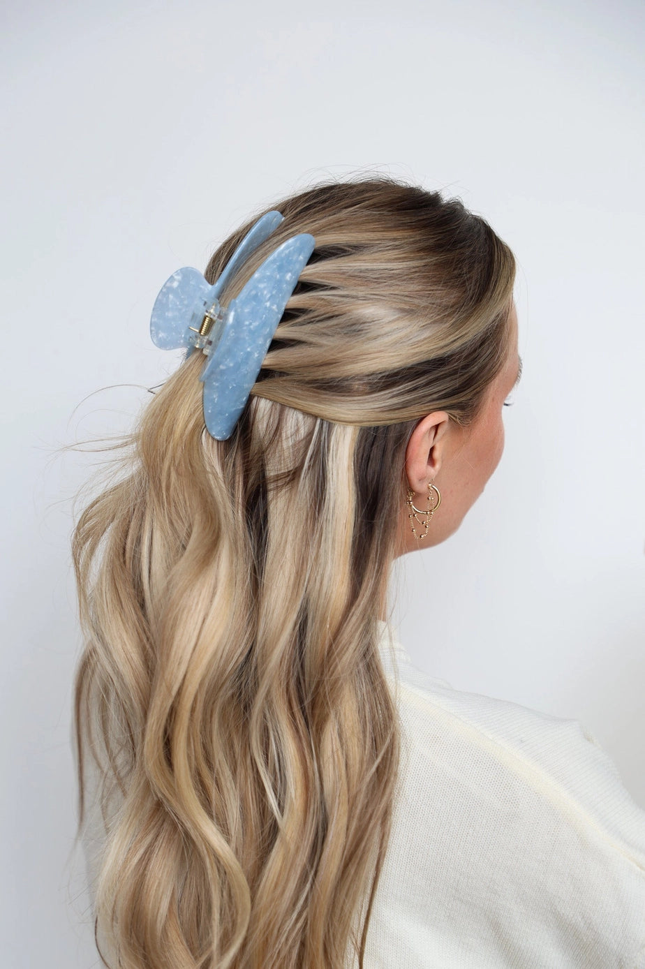 Oversized Claw | Blue Pearl